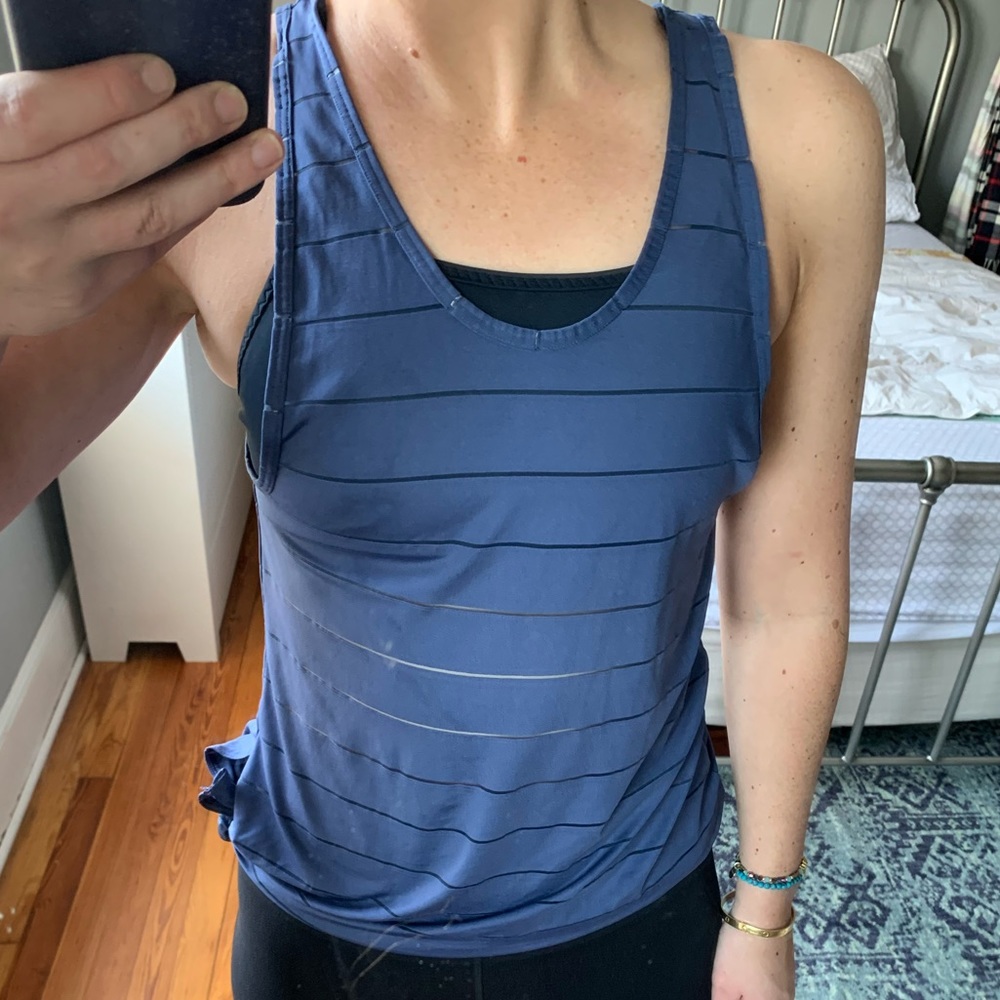 Tie front Athleta tank w removable sports bra